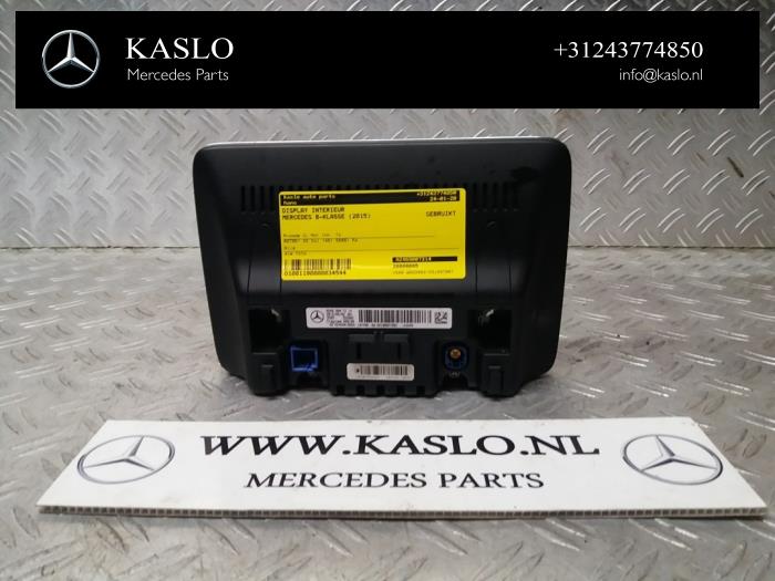Interior display from a Mercedes-Benz B (W246/W242) 1.5 B-180 CDI,d 16V 2015