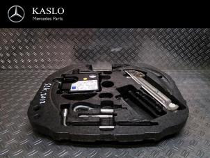 Used Tyre repair kit Mercedes SLK (R172) 2.1 250 CDI, 250d 16V Price on request offered by kaslo auto parts