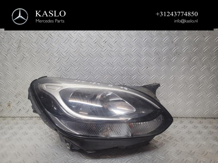 Używane Reflektor prawy Mercedes SLC (R172) 2.1 250 d 16V Cena € 150,00 Procedura marży oferowane przez kaslo auto parts