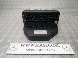 Usagé Boîte à fusibles Mercedes E (R207) E-350 CDI V6 24V Prix € 150,00 Règlement à la marge proposé par kaslo auto parts