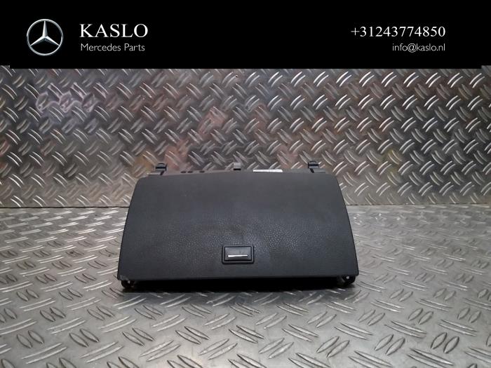 Begagnade Innerdisplay Mercedes C Estate (S204) 1.8 C-180 CGI 16V Pris € 100,00 Marginaltabell erbjuds av kaslo auto parts