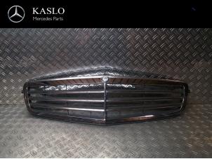 Used Grille Mercedes C (W204) 1.8 C-180K 16V Price on request offered by kaslo auto parts