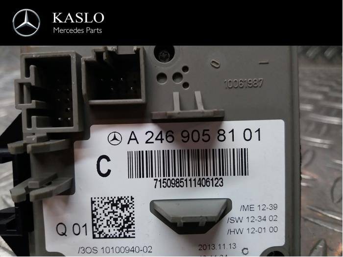 Zündschloss + Steuergerät van een Mercedes-Benz A (W176) 1.8 A-180 CDI 16V Autom. 2014