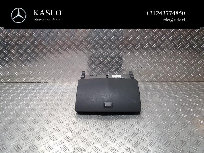 Begagnade Innerdisplay Mercedes C (W204) 2.2 C-220 CDI 16V Pris € 100,00 Marginaltabell erbjuds av kaslo auto parts