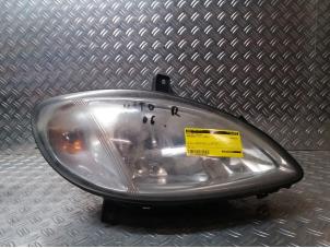 Used Headlight, right Mercedes Vito (639.6) 2.2 109 CDI 16V Price € 100,00 Margin scheme offered by kaslo auto parts