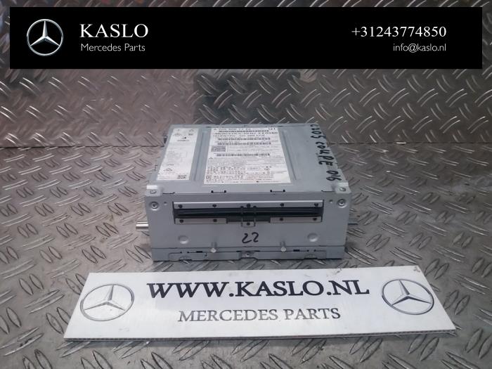 Używane Odtwarzacz CD Mercedes C (C205) C-220d 2.2 16V BlueTEC Cena € 400,00 Procedura marży oferowane przez kaslo auto parts