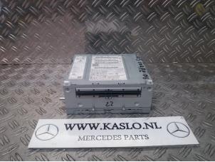Używane Odtwarzacz CD Mercedes C (C205) C-220d 2.2 16V BlueTEC Cena € 400,00 Procedura marży oferowane przez kaslo auto parts