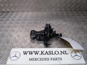 Used Rear door hinge, left Mercedes B (W246,242) 1.8 B-200 CDI BlueEFFICIENCY 16V Price € 50,00 Margin scheme offered by kaslo auto parts