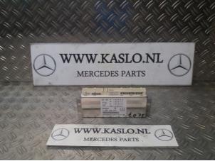 Usagé Divers Mercedes SL (R230) 3.5 SL-350 V6 24V Prix € 125,00 Règlement à la marge proposé par kaslo auto parts