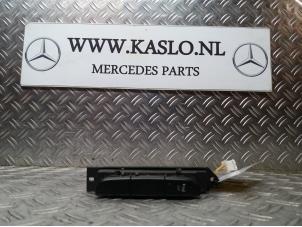 Usados Interruptor PDC Mercedes SL (R230) 3.7 SL-350 V6 18V Precio € 30,00 Norma de margen ofrecido por kaslo auto parts