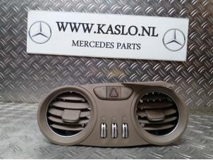 Gebrauchte Luftgitter Armaturenbrett Mercedes SL (R230) 3.7 SL-350 V6 18V Preis auf Anfrage angeboten von kaslo auto parts