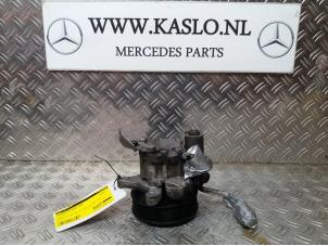 Usados Bomba de dirección asistida Mercedes E (W212) E-350 BlueTec V6 24V Precio € 150,00 Norma de margen ofrecido por kaslo auto parts