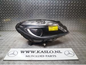 Used Headlight, right Mercedes B (W246,242) 1.8 B-180 CDI BlueEFFICIENCY 16V Price € 400,00 Margin scheme offered by kaslo auto parts