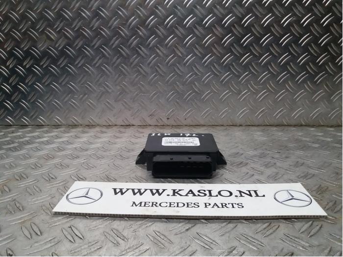 Parking brake module from a Mercedes-Benz SLK (R172) 1.8 200 16V BlueEFFICIENCY 2011