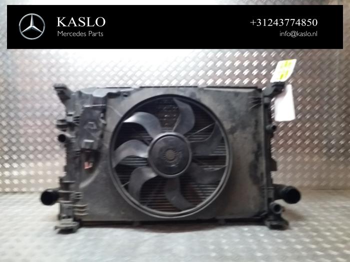 Usados Radiador Mercedes A (W176) 1.5 A-180 CDI, A-180d 16V Precio € 125,00 Norma de margen ofrecido por kaslo auto parts