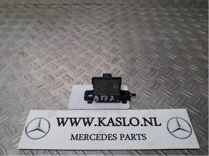 Tyre pressure module from a Mercedes-Benz A (177.0) 2.0 A-220 Turbo 16V 2019