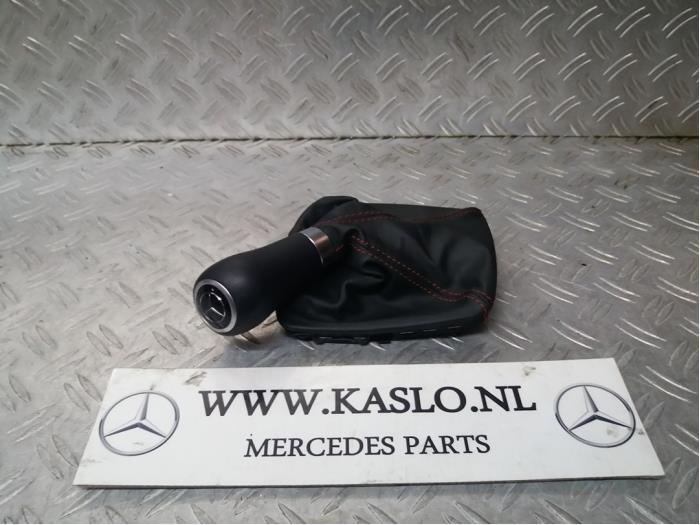 Gear stick cover from a Mercedes-Benz SLK (R172) 2.1 250 CDI 16V BlueEFFICIENCY 2012