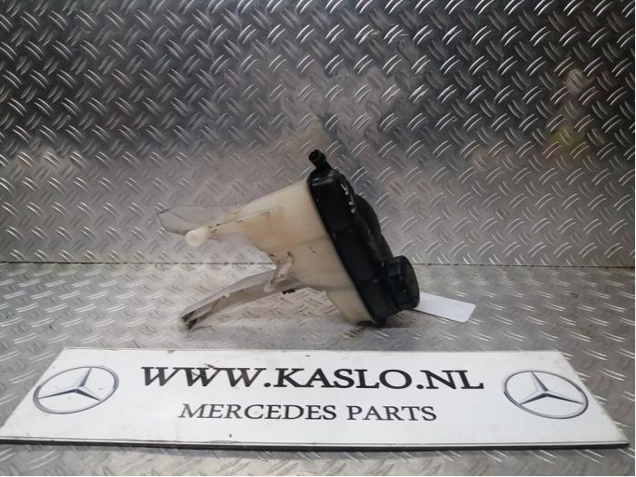 Réservoir d'expansion d'un Mercedes-Benz SLK (R172) 2.1 250 CDI 16V BlueEFFICIENCY 2012