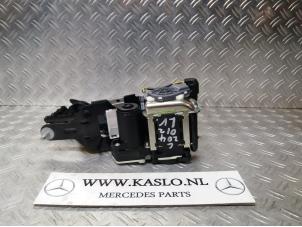 Used Front seatbelt, left Mercedes C (W204) 1.6 C-180 16V BlueEfficiency Price € 100,00 Margin scheme offered by kaslo auto parts