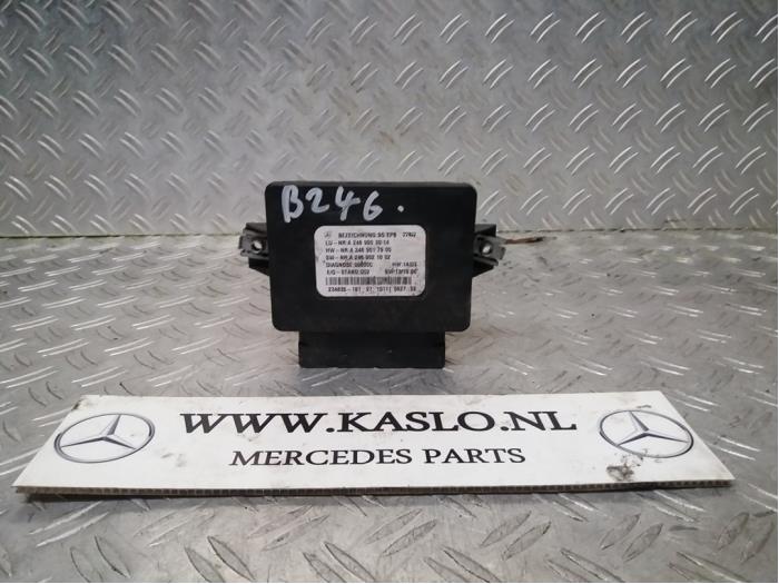 Parking brake module from a Mercedes-Benz B (W246,242) 1.5 B-180 CDI 16V 2015