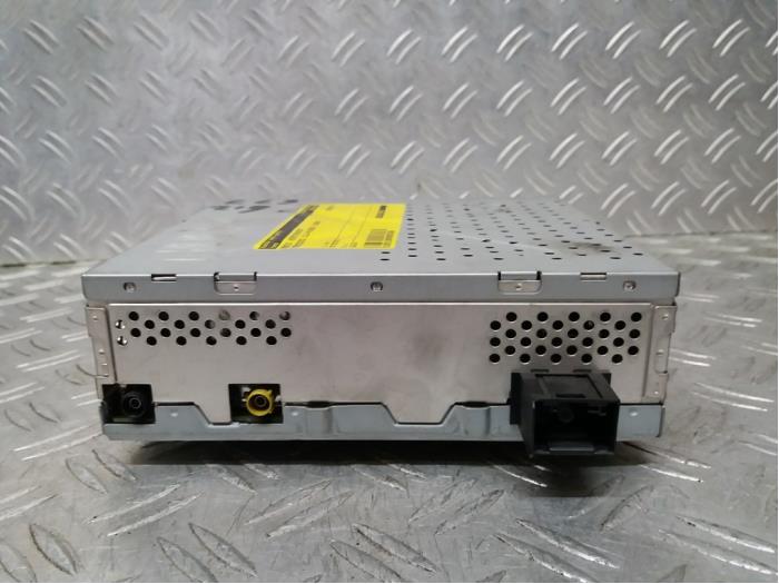 Radio amplifier from a Mercedes-Benz CLS (C219) 320 CDI 24V 2009
