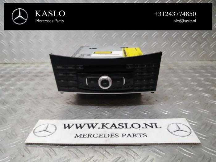 Usagé Panneau de commandes navigation Mercedes E (R207) Prix € 300,00 Règlement à la marge proposé par kaslo auto parts