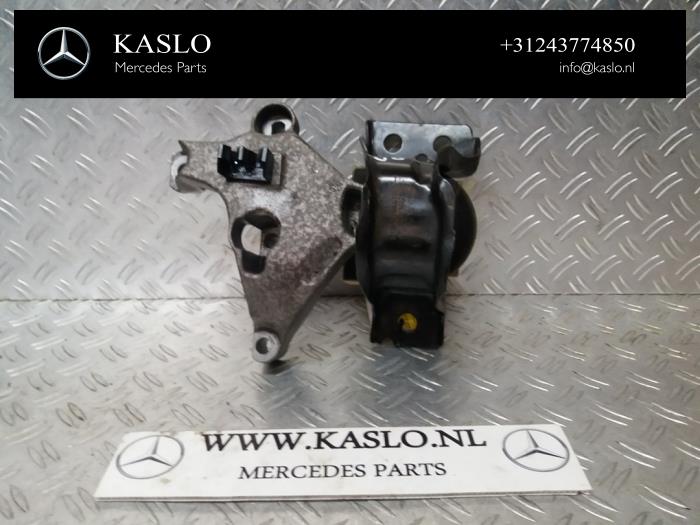 Used Engine mount Mercedes Citan (415.6) 1.5 109 CDI Price on request offered by kaslo auto parts
