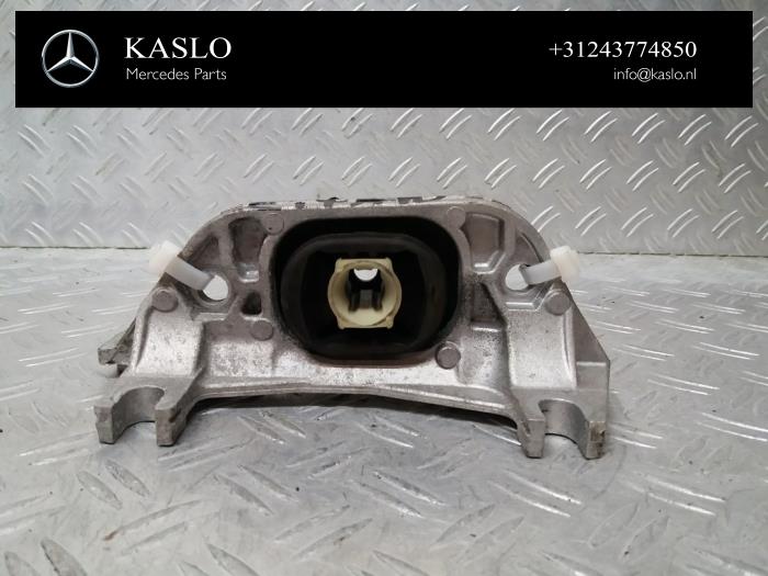 Engine mount from a Mercedes-Benz Citan (415.6) 1.5 109 CDI 2017
