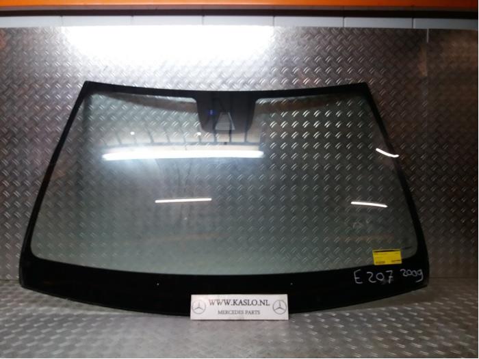 Frontscreen from a Mercedes-Benz E (C207) E-350 CDI V6 24V 2009