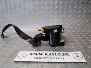 Used Rear seatbelt, left Mercedes S (W221) 3.0 S-320 CDI 24V Price € 100,00 Margin scheme offered by kaslo auto parts