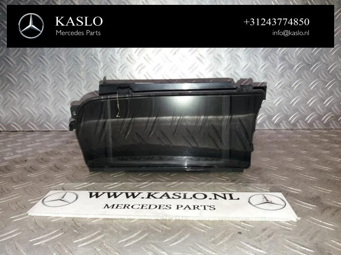 Begagnade Innerdisplay Mercedes S (W221) 3.0 S-320 CDI 24V Pris € 100,00 Marginaltabell erbjuds av kaslo auto parts