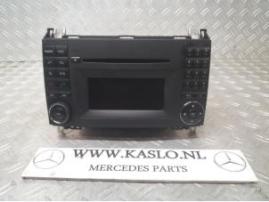 Used Radio CD player Mercedes B (W245,242) 1.5 B-160 16V Price € 50,00 Margin scheme offered by kaslo auto parts