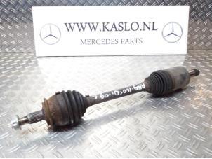 Usagé Arbre de transmission avant gauche Mercedes A (W169) 1.5 A-160 Prix € 100,00 Règlement à la marge proposé par kaslo auto parts