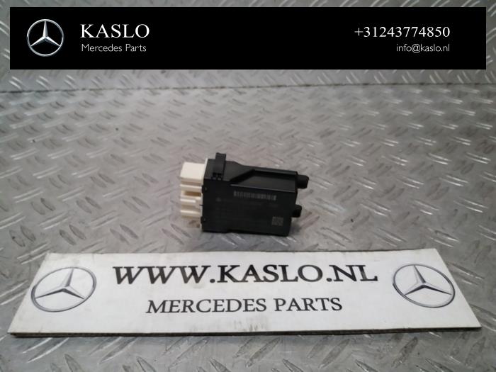 Begagnade Sätesdator Mercedes S (222.0/222.1) 3.0 S-350 BlueTEC, S-350d 24V Pris € 30,00 Marginaltabell erbjuds av kaslo auto parts