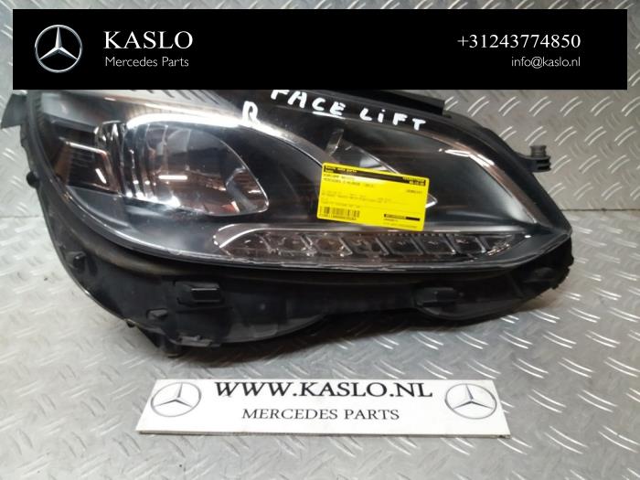 Używane Reflektor prawy Mercedes E (W212) E-220 CDI 16V BlueEfficiency Cena € 750,00 Procedura marży oferowane przez kaslo auto parts