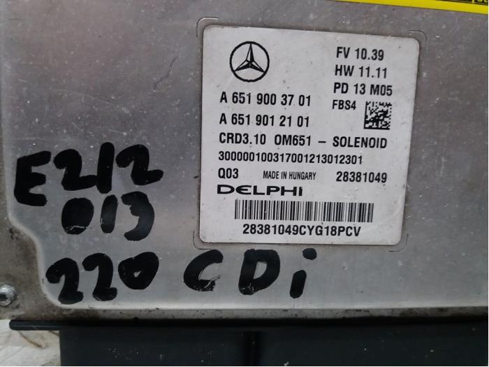 Serrure de contact + ordinateur d'un Mercedes-Benz E (W212) E-220 CDI 16V BlueEfficiency 2013