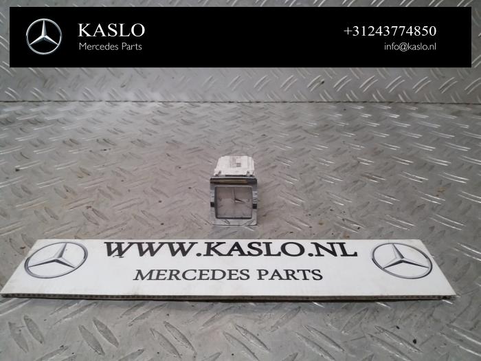 Begagnade Klocka Mercedes E (W212) E-220 CDI 16V BlueEfficiency Pris på förfrågan erbjuds av kaslo auto parts