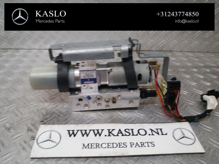 Convertible roof hydraulic pump