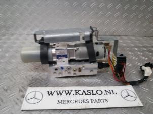 Usados Motor de capota Mercedes SLK (R171) 1.8 200 K 16V Precio € 175,00 Norma de margen ofrecido por kaslo auto parts