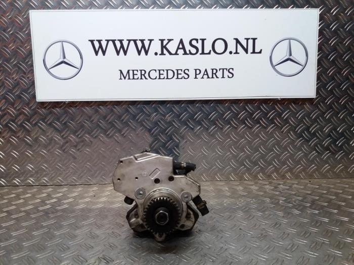 Mechanical fuel pump from a Mercedes-Benz ML II (164/4JG) 3.0 ML-320 CDI V6 24V 2007