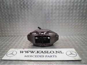 Usados Pinza de freno izquierda delante Mercedes S (W222/V222/X222) 3.0 S-350 BlueTec, S-350 d 24V Precio de solicitud ofrecido por kaslo auto parts