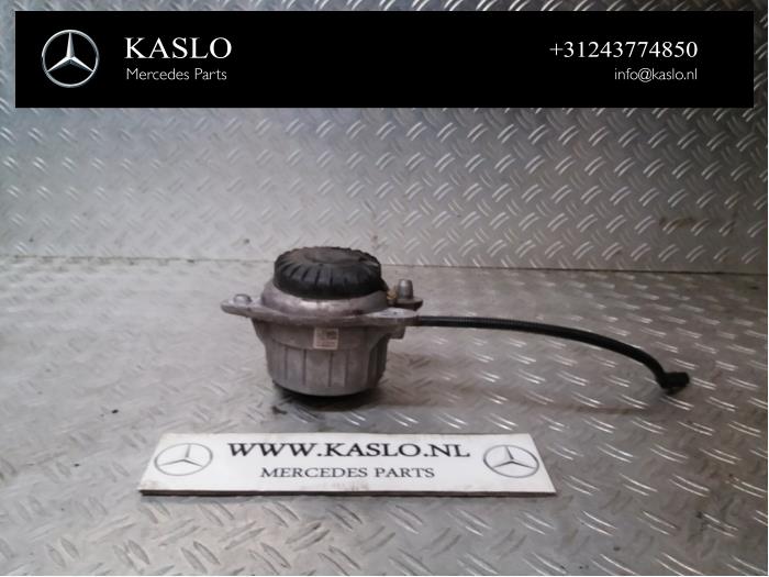 Usagé Support moteur Mercedes S (222.0/222.1) 3.0 S-350 BlueTEC, S-350d 24V Prix € 100,00 Règlement à la marge proposé par kaslo auto parts