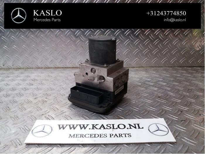 Używane Pompa ABS Mercedes CLS (C219) 350 CDI 24V Cena € 200,00 Procedura marży oferowane przez kaslo auto parts