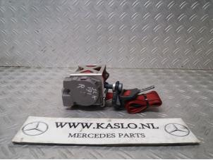Used Front seatbelt, right Mercedes SLK (R171) 1.8 200 K 16V Price € 100,00 Margin scheme offered by kaslo auto parts
