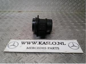 Usados Medidor de masa de aire Mercedes A (W169) 2.0 A-180 CDI 16V Precio € 30,00 Norma de margen ofrecido por kaslo auto parts