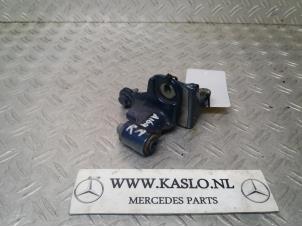 Used Rear door hinge, right Mercedes A-Klasse Price on request offered by kaslo auto parts