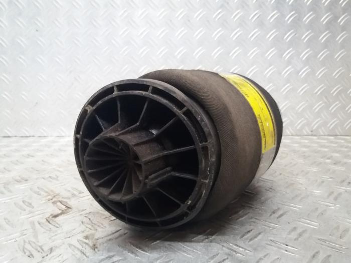 Air spring from a Mercedes-Benz R (W251) 5.0 500 V8 32V 4-Matic 2006