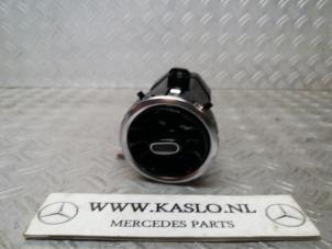 Used Dashboard vent Mercedes B (W247) 2.0 B-200d Price € 35,00 Margin scheme offered by kaslo auto parts