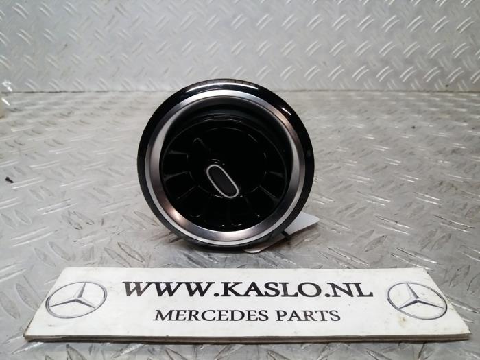 Rejilla de aire de salpicadero de un Mercedes-Benz B (W247) 2.0 B-200d 2019