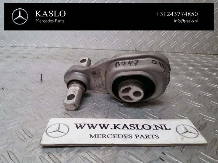 Used Engine mount Mercedes B (W247) 2.0 B-200d Price € 30,00 Margin scheme offered by kaslo auto parts